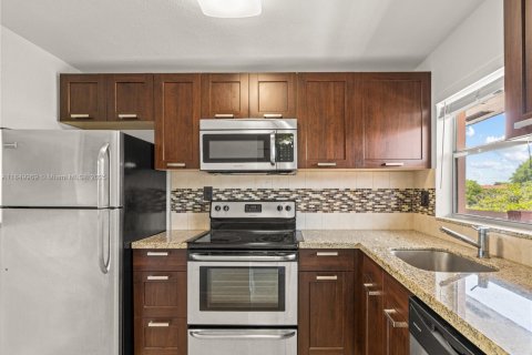 Condominio en venta en Sunrise, Florida, 2 dormitorios, 78.97 m2 № 1981788 - foto 2