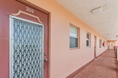 Condominio en venta en Sunrise, Florida, 2 dormitorios, 78.97 m2 № 1981788 - foto 19