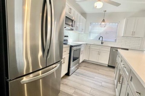 Casa en alquiler en Tampa, Florida, 3 dormitorios, 139.73 m2 № 1915681 - foto 9