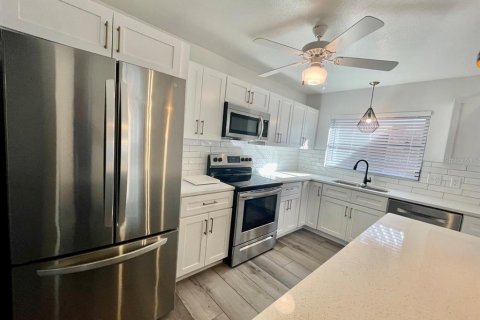 Casa en alquiler en Tampa, Florida, 3 dormitorios, 139.73 m2 № 1915681 - foto 6