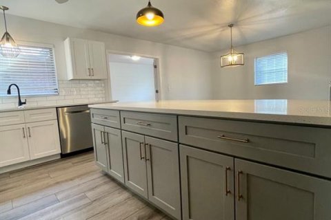 Casa en alquiler en Tampa, Florida, 3 dormitorios, 139.73 m2 № 1915681 - foto 10