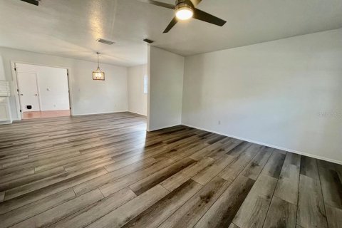 Casa en alquiler en Tampa, Florida, 3 dormitorios, 139.73 m2 № 1915681 - foto 4