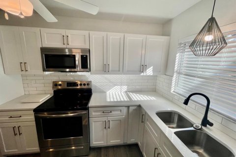 Casa en alquiler en Tampa, Florida, 3 dormitorios, 139.73 m2 № 1915681 - foto 8