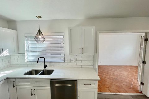 Casa en alquiler en Tampa, Florida, 3 dormitorios, 139.73 m2 № 1915681 - foto 7