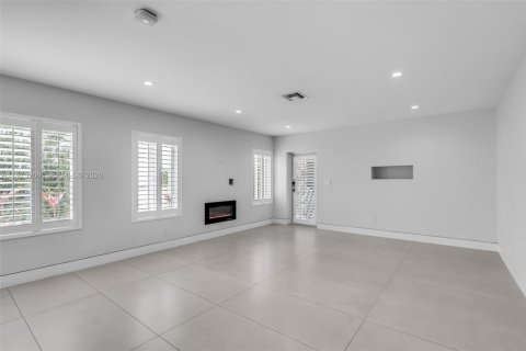 Casa en venta en Miami, Florida, 3 dormitorios, 131.18 m2 № 2041077 - foto 12
