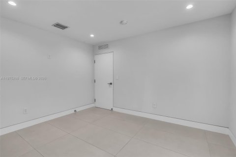 Casa en venta en Miami, Florida, 3 dormitorios, 131.18 m2 № 2041077 - foto 19