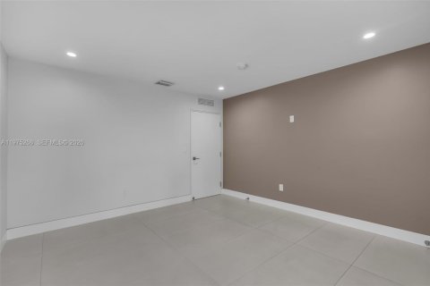 Casa en venta en Miami, Florida, 3 dormitorios, 131.18 m2 № 2041077 - foto 17