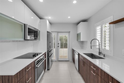 Casa en venta en Miami, Florida, 3 dormitorios, 131.18 m2 № 2041077 - foto 5