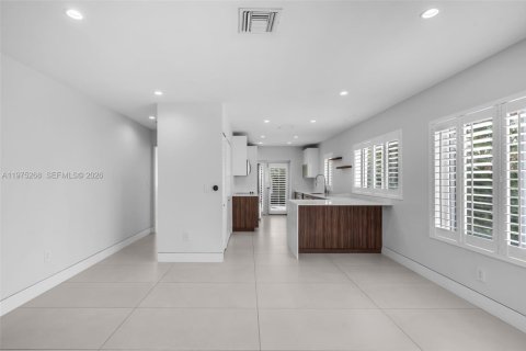 Casa en venta en Miami, Florida, 3 dormitorios, 131.18 m2 № 2041077 - foto 3