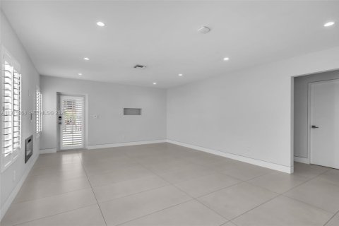 Casa en venta en Miami, Florida, 3 dormitorios, 131.18 m2 № 2041077 - foto 14