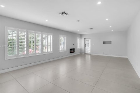 Casa en venta en Miami, Florida, 3 dormitorios, 131.18 m2 № 2041077 - foto 13