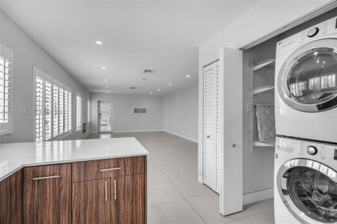 Casa en venta en Miami, Florida, 3 dormitorios, 131.18 m2 № 2041077 - foto 7