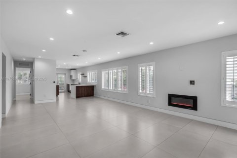 Casa en venta en Miami, Florida, 3 dormitorios, 131.18 m2 № 2041077 - foto 10
