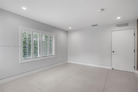 Casa en venta en Miami, Florida, 3 dormitorios, 131.18 m2 № 2041077 - foto 18