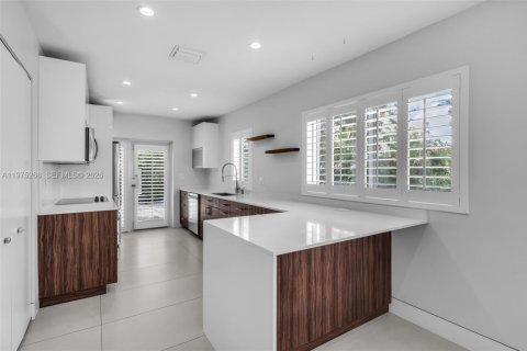 Casa en venta en Miami, Florida, 3 dormitorios, 131.18 m2 № 2041077 - foto 4
