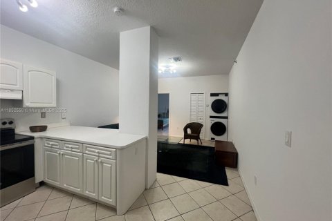 Снять в аренду кондоминиум в Майами, Флорида 1 спальня, 58.25м2, № 1859102 - фото 3