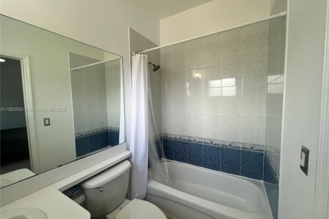 Снять в аренду кондоминиум в Майами, Флорида 1 спальня, 58.25м2, № 1859102 - фото 7