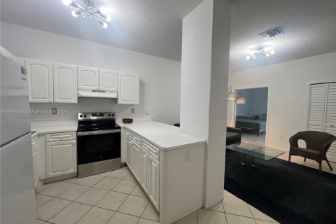 Снять в аренду кондоминиум в Майами, Флорида 1 спальня, 58.25м2, № 1859102 - фото 2