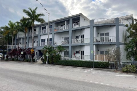 Снять в аренду кондоминиум в Майами, Флорида 1 спальня, 58.25м2, № 1859102 - фото 1