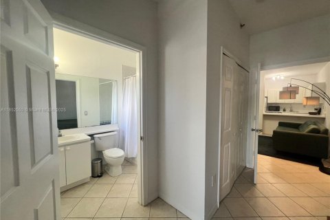 Снять в аренду кондоминиум в Майами, Флорида 1 спальня, 58.25м2, № 1859102 - фото 5