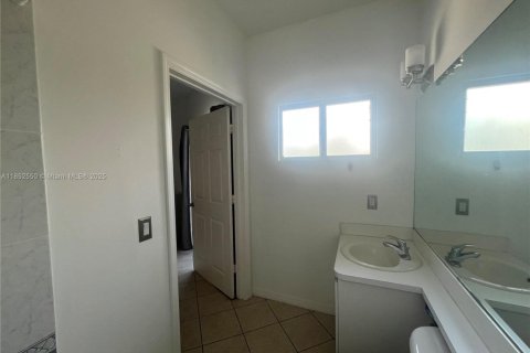 Снять в аренду кондоминиум в Майами, Флорида 1 спальня, 58.25м2, № 1859102 - фото 6