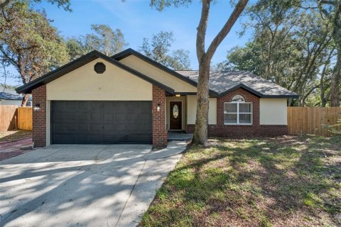 House in Chuluota, Florida 3 bedrooms, 121.61 sq.m. № 2356120