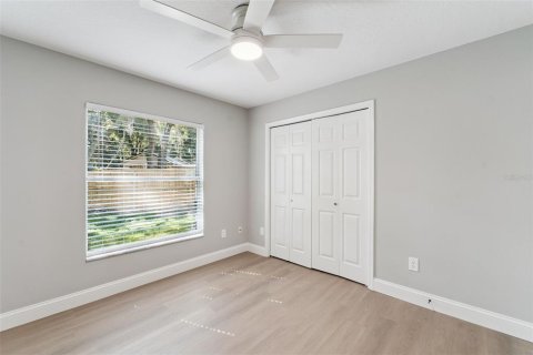 House in Chuluota, Florida 3 bedrooms, 121.61 sq.m. № 2356120 - photo 19
