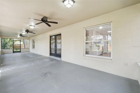 House in Chuluota, Florida 3 bedrooms, 121.61 sq.m. № 2356120 - photo 21