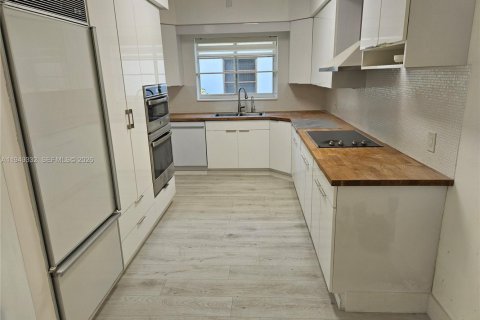 Снять в аренду виллу или дом в Майами-Бич, Флорида 3 спальни, 174.1м2, № 2056140 - фото 3