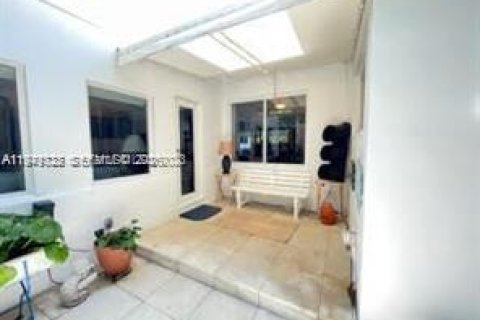 Снять в аренду виллу или дом в Майами-Бич, Флорида 3 спальни, 174.1м2, № 2056140 - фото 6