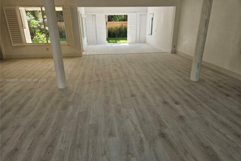 Снять в аренду виллу или дом в Майами-Бич, Флорида 3 спальни, 174.1м2, № 2056140 - фото 2