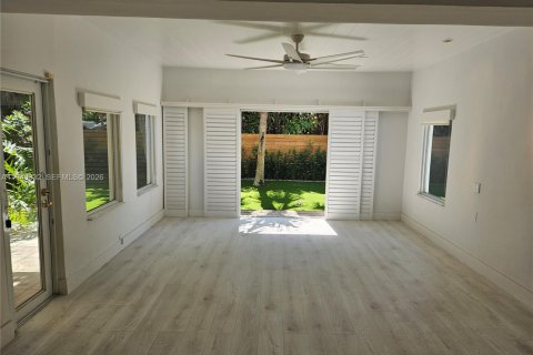 Снять в аренду виллу или дом в Майами-Бич, Флорида 3 спальни, 174.1м2, № 2056140 - фото 4