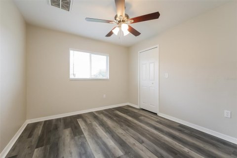 House in Lehigh Acres, Florida 4 bedrooms, 156.54 sq.m. № 2379365 - photo 10