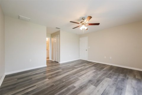 House in Lehigh Acres, Florida 4 bedrooms, 156.54 sq.m. № 2379365 - photo 8