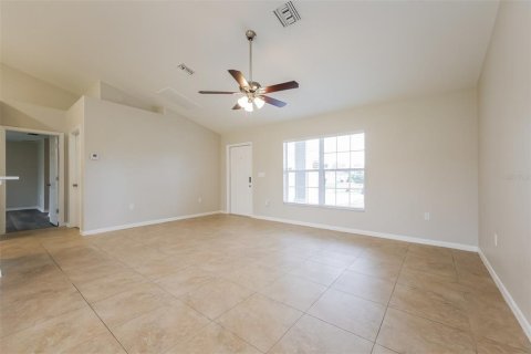 House in Lehigh Acres, Florida 4 bedrooms, 156.54 sq.m. № 2379365 - photo 3