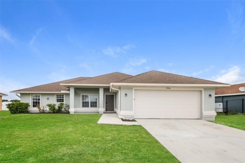 House in Lehigh Acres, Florida 4 bedrooms, 156.54 sq.m. № 2379365