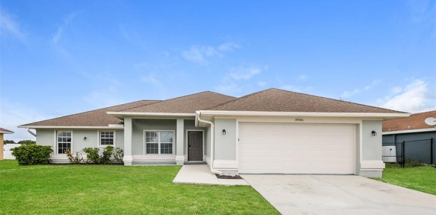 House in Lehigh Acres, Florida 4 bedrooms, 156.54 sq.m. № 2379365