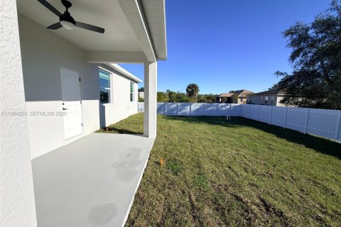 Villa ou maison à vendre à Lehigh Acres, Floride: 3 chambres, 143.63 m2 № 2080177 - photo 23