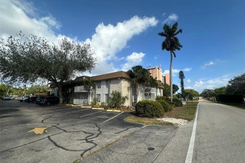 Condominio en alquiler en Fort Myers, Florida, 1 dormitorio, 60.39 m2 № 1866092 - foto 30