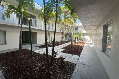 Condominio en alquiler en Fort Myers, Florida, 1 dormitorio, 60.39 m2 № 1866092 - foto 14