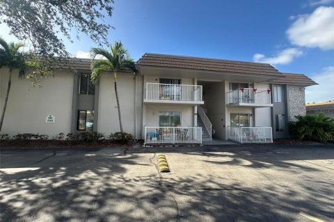 Condominio en alquiler en Fort Myers, Florida, 1 dormitorio, 60.39 m2 № 1866092 - foto 1