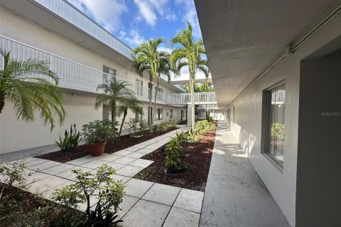 Condominio en alquiler en Fort Myers, Florida, 1 dormitorio, 60.39 m2 № 1866092 - foto 21
