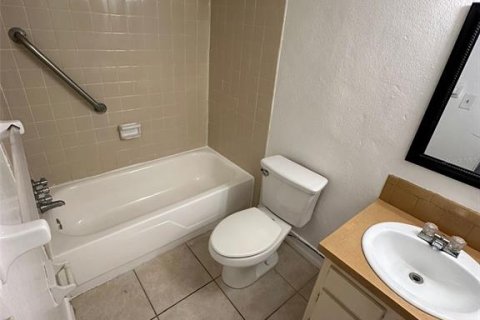 Condominio en alquiler en Fort Myers, Florida, 1 dormitorio, 60.39 m2 № 1866092 - foto 11