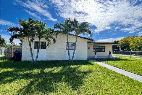 Снять в аренду виллу или дом в Майами, Флорида 3 спальни, 196.67м2, № 1995139 - фото 6