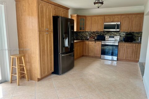 Снять в аренду виллу или дом в Майами, Флорида 3 спальни, 196.67м2, № 1995139 - фото 16