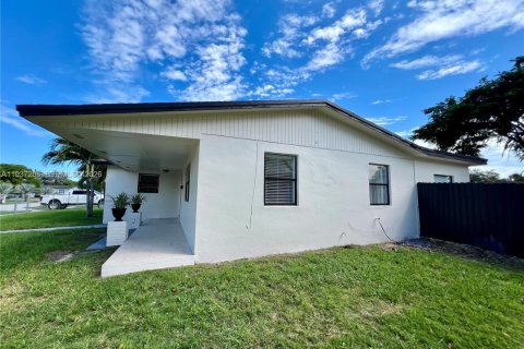 Снять в аренду виллу или дом в Майами, Флорида 3 спальни, 196.67м2, № 1995139 - фото 5