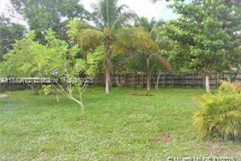 House in West Park, Florida 3 bedrooms, 89.74 sq.m. № 1888298 - photo 13