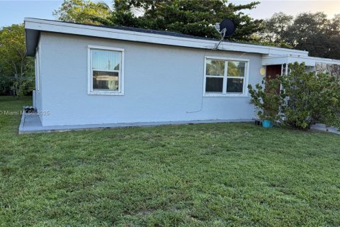 House in West Park, Florida 3 bedrooms, 89.74 sq.m. № 1888298 - photo 8