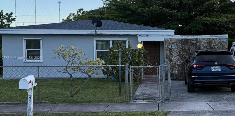 House in West Park, Florida 3 bedrooms, 89.74 sq.m. № 1888298