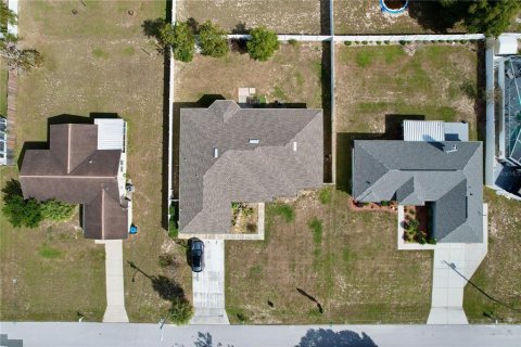 House in Spring Hill, Florida 4 bedrooms, 208.75 sq.m. № 2147877 - photo 2